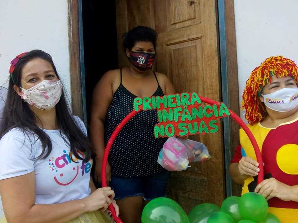 Camacã: 300 famílias são recebidas pela equipe do Primeira Infância no SUAS (Criança Feliz) e recebem kits